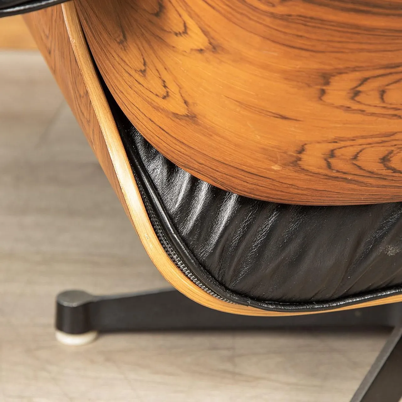 Poltrona lounge Eames in pelle nera, 1980 19