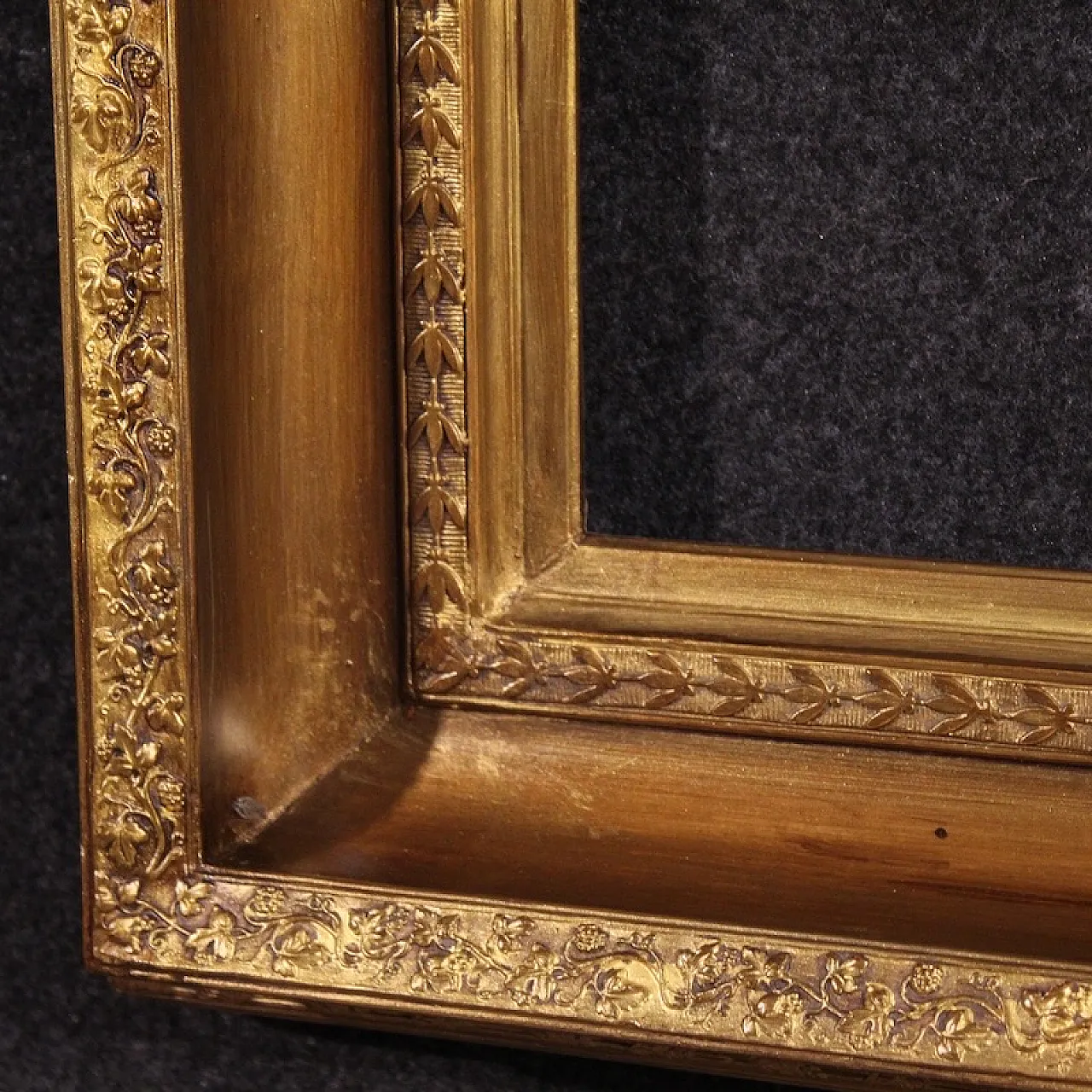 Gilt Spanish frame, 20th century 3