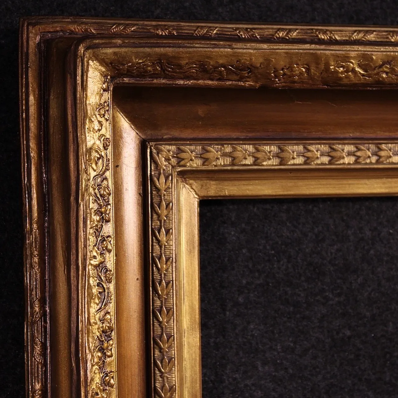 Gilt Spanish frame, 20th century 5