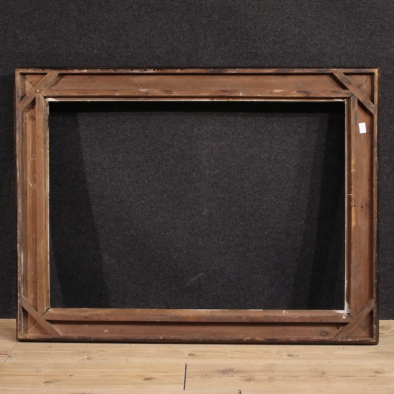 Gilt Spanish frame, 20th century 7