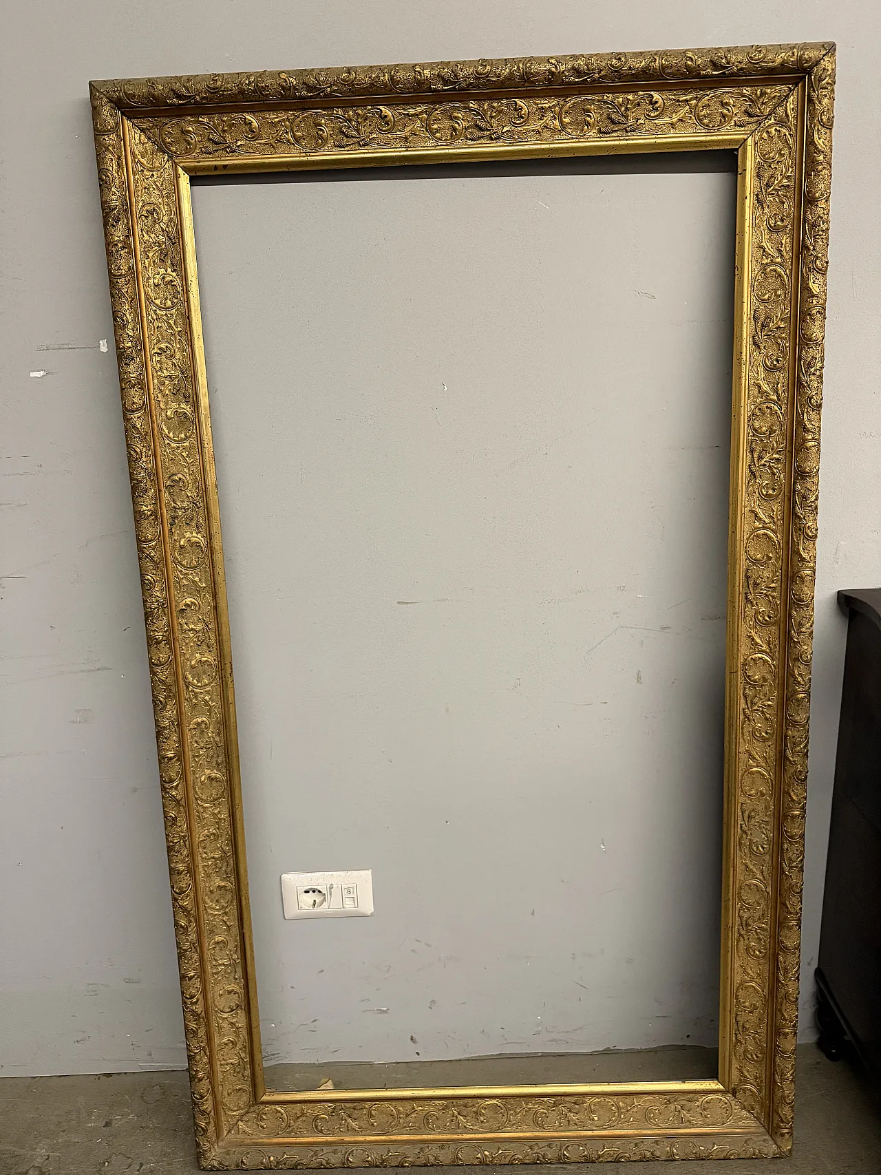 Frame in tablet and gold leaf,  19th century 3
