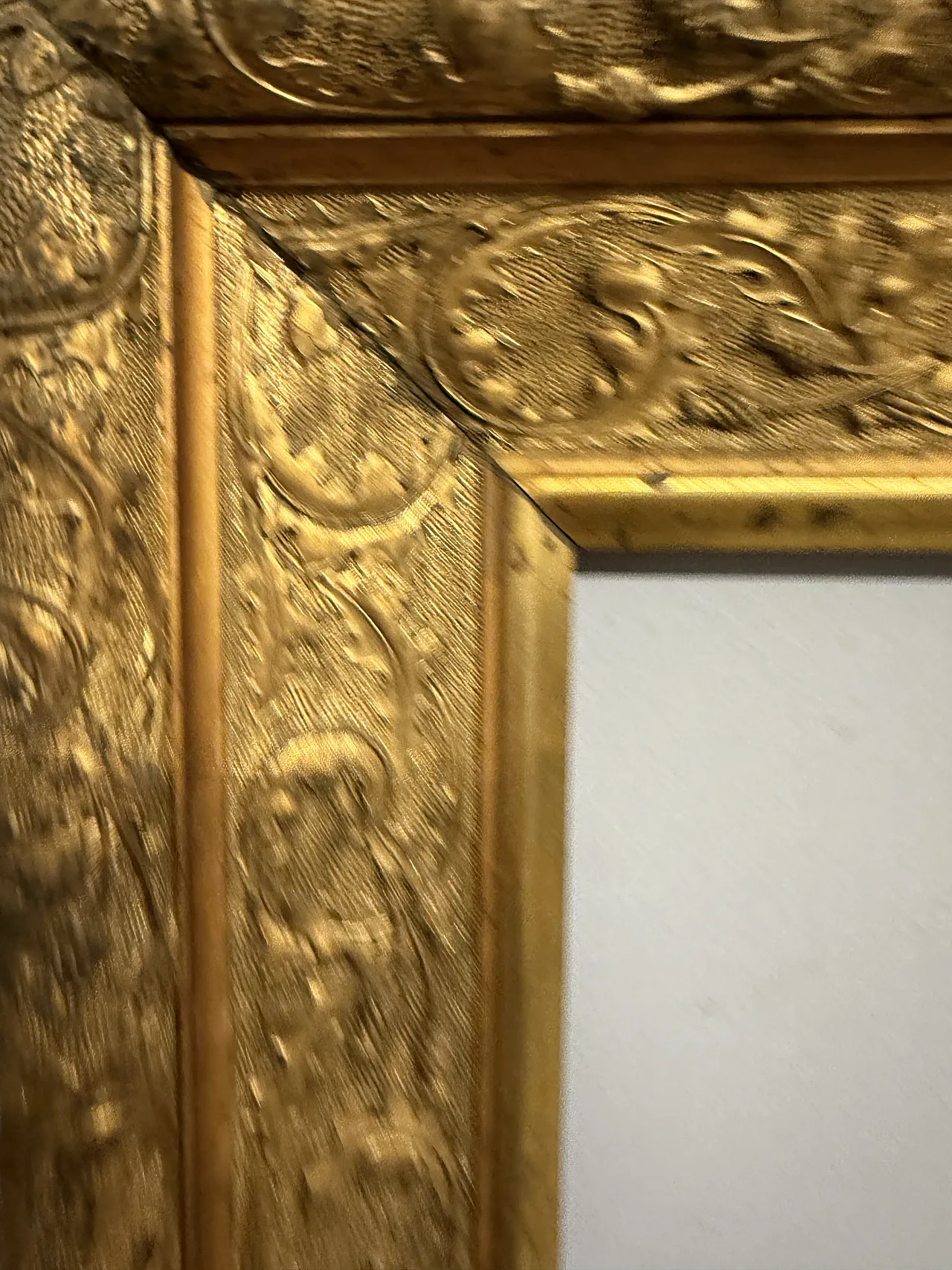 Frame in tablet and gold leaf,  19th century 5