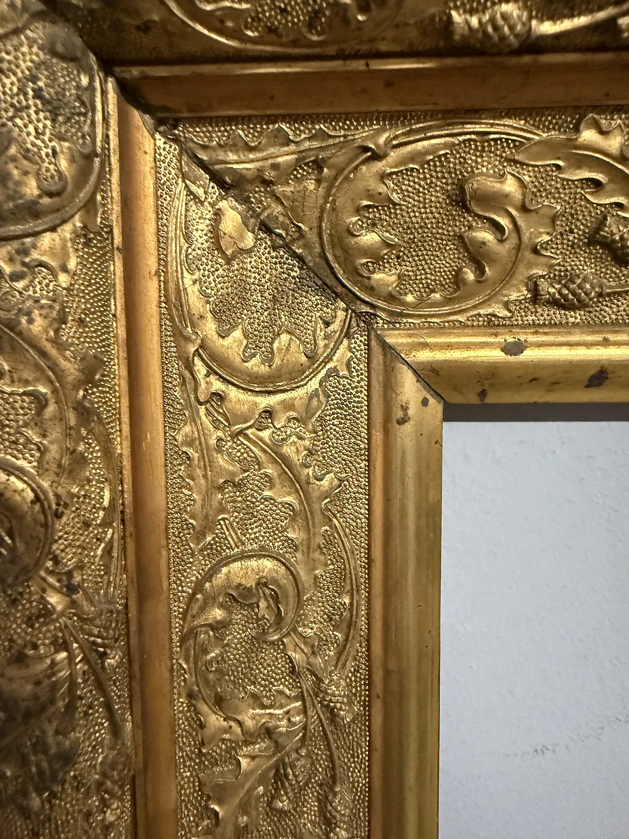 Frame in tablet and gold leaf,  19th century 6