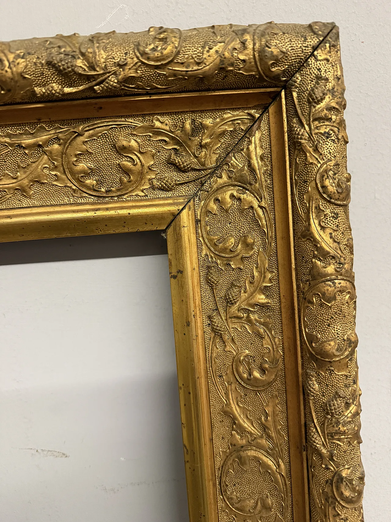 Frame in tablet and gold leaf,  19th century 7