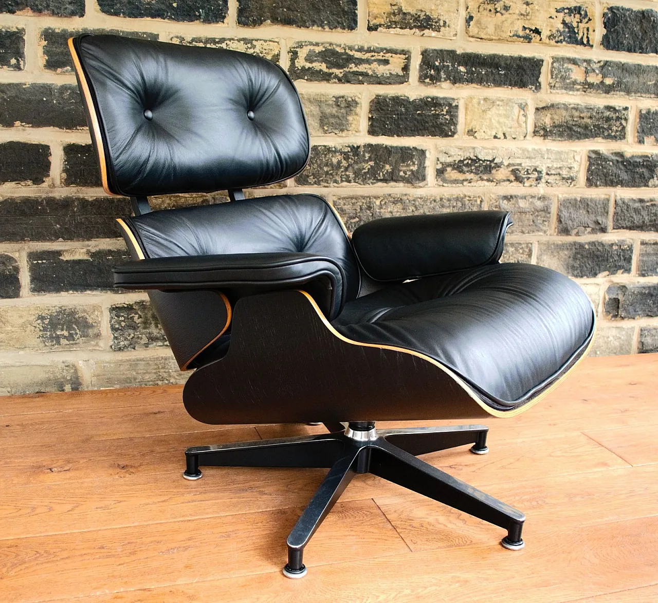 Lounge chair 670 di Eames per Herman Miller restaurata, anni 2000 4