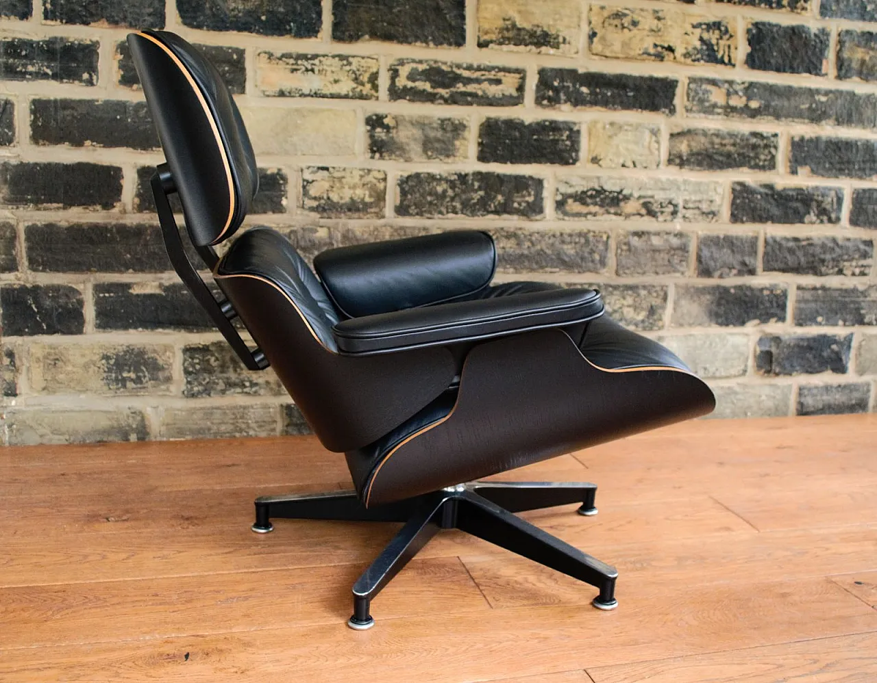 Lounge chair 670 di Eames per Herman Miller restaurata, anni 2000 5