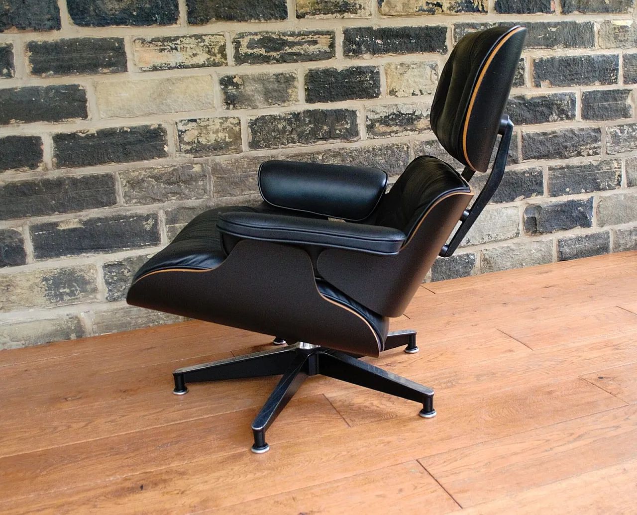 Lounge chair 670 di Eames per Herman Miller restaurata, anni 2000 7