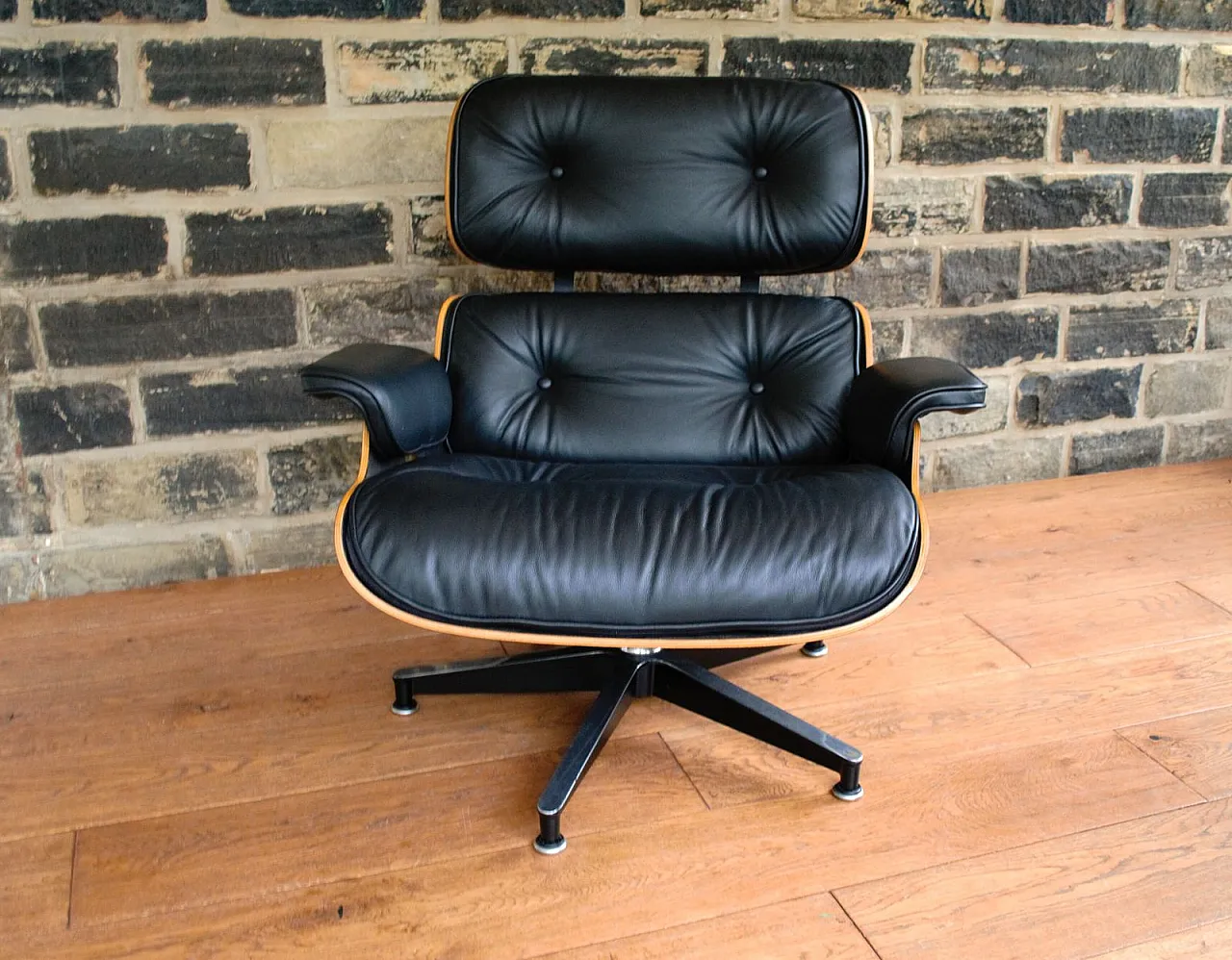Lounge chair 670 di Eames per Herman Miller restaurata, anni 2000 9