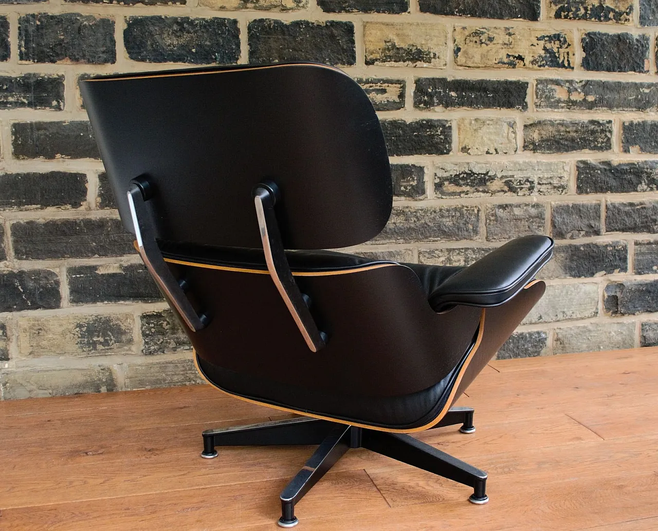 Lounge chair 670 di Eames per Herman Miller restaurata, anni 2000 13