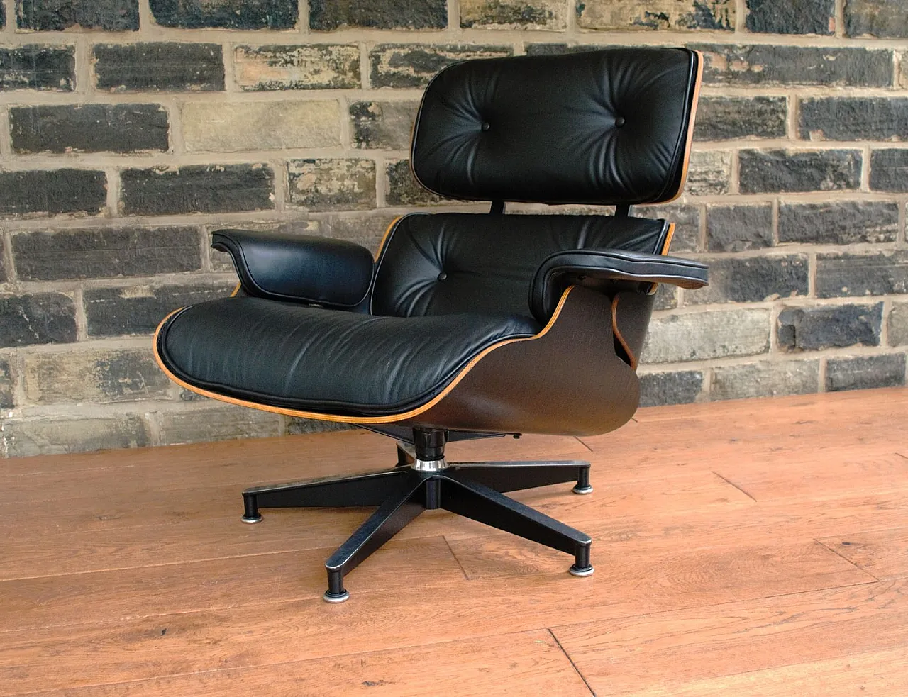 Lounge chair 670 di Eames per Herman Miller restaurata, anni 2000 15