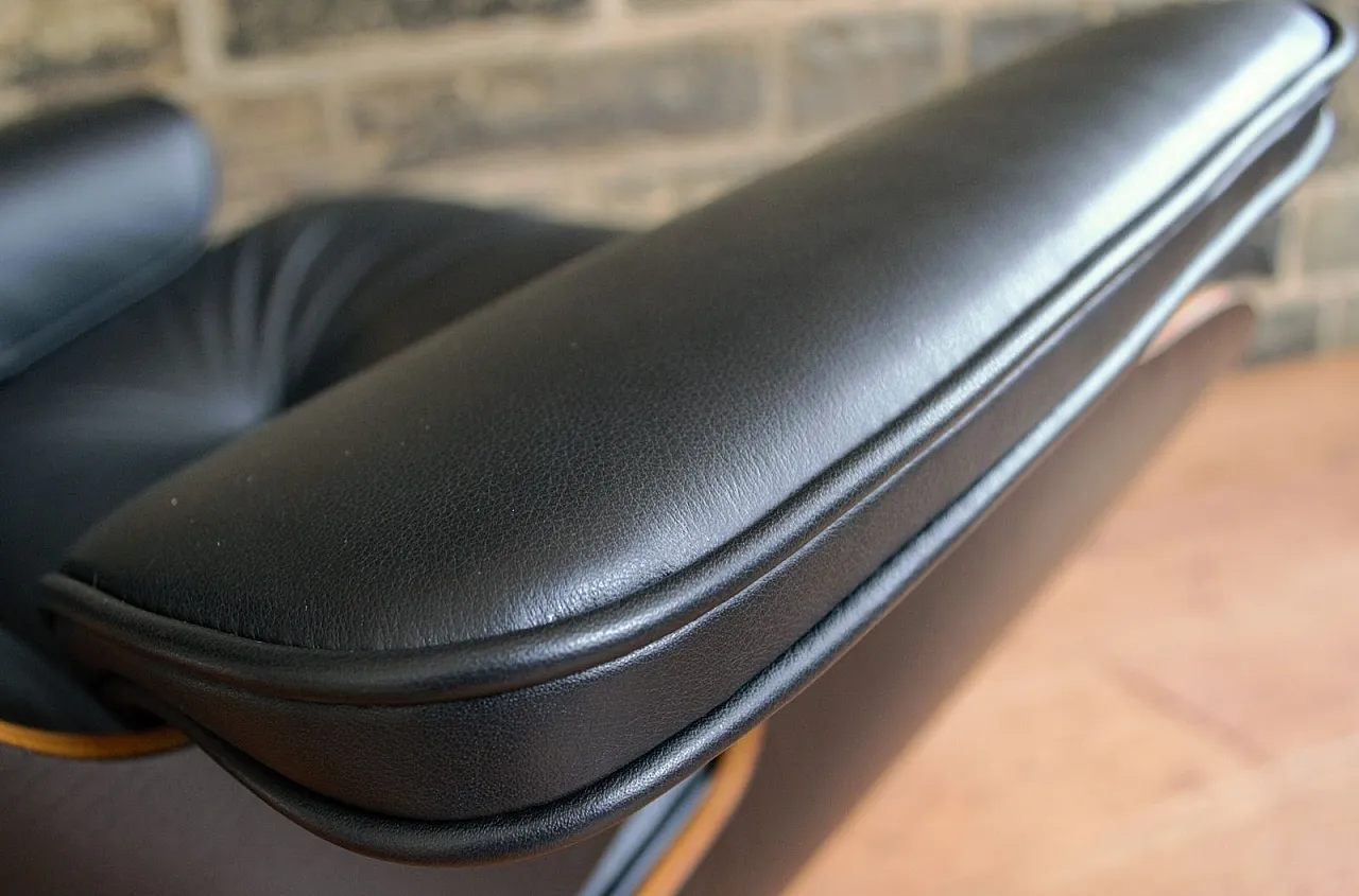 Lounge chair 670 di Eames per Herman Miller restaurata, anni 2000 17