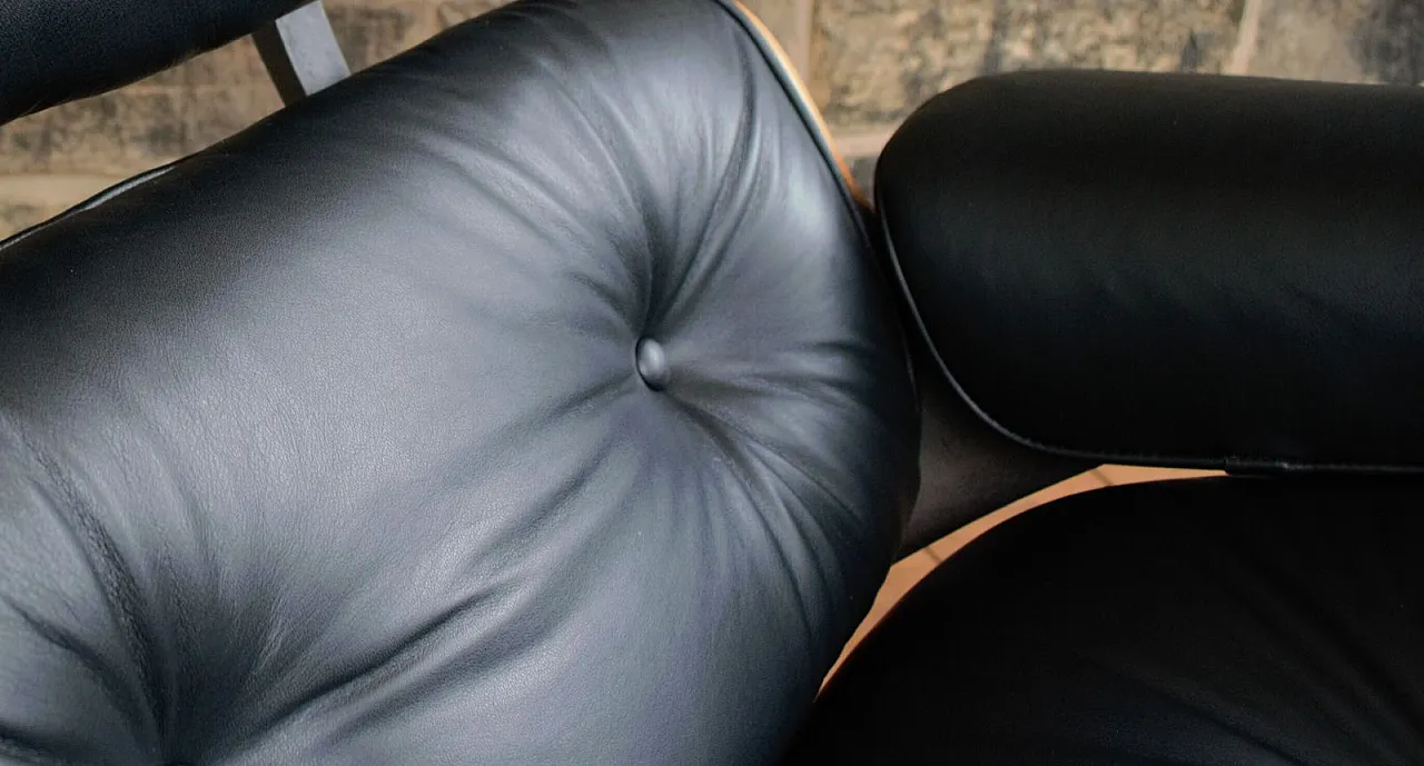 Lounge chair 670 di Eames per Herman Miller restaurata, anni 2000 19