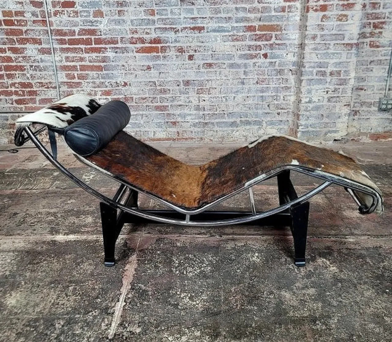 LC4 di Le Corbusier per Cassina, anni 2000 3