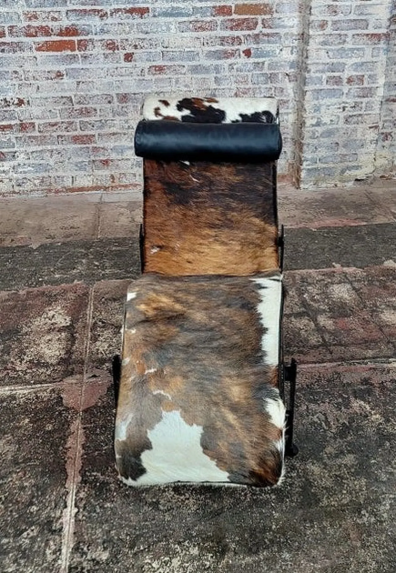 LC4 di Le Corbusier per Cassina, anni 2000 4