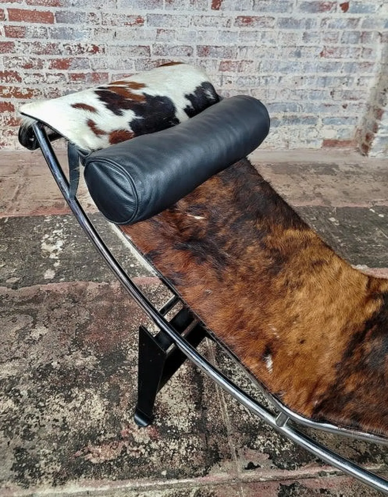 LC4 di Le Corbusier per Cassina, anni 2000 5