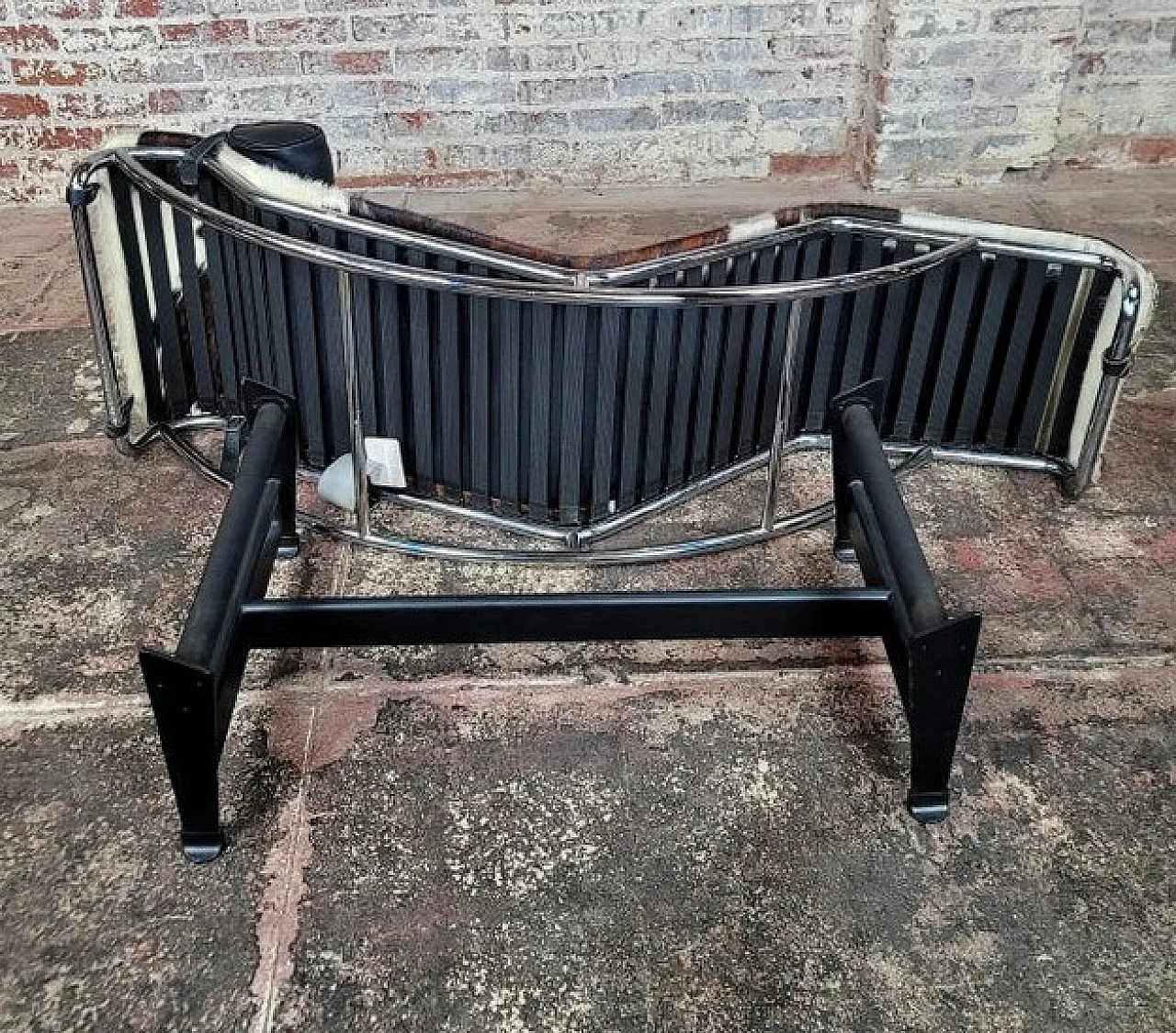 LC4 di Le Corbusier per Cassina, anni 2000 6