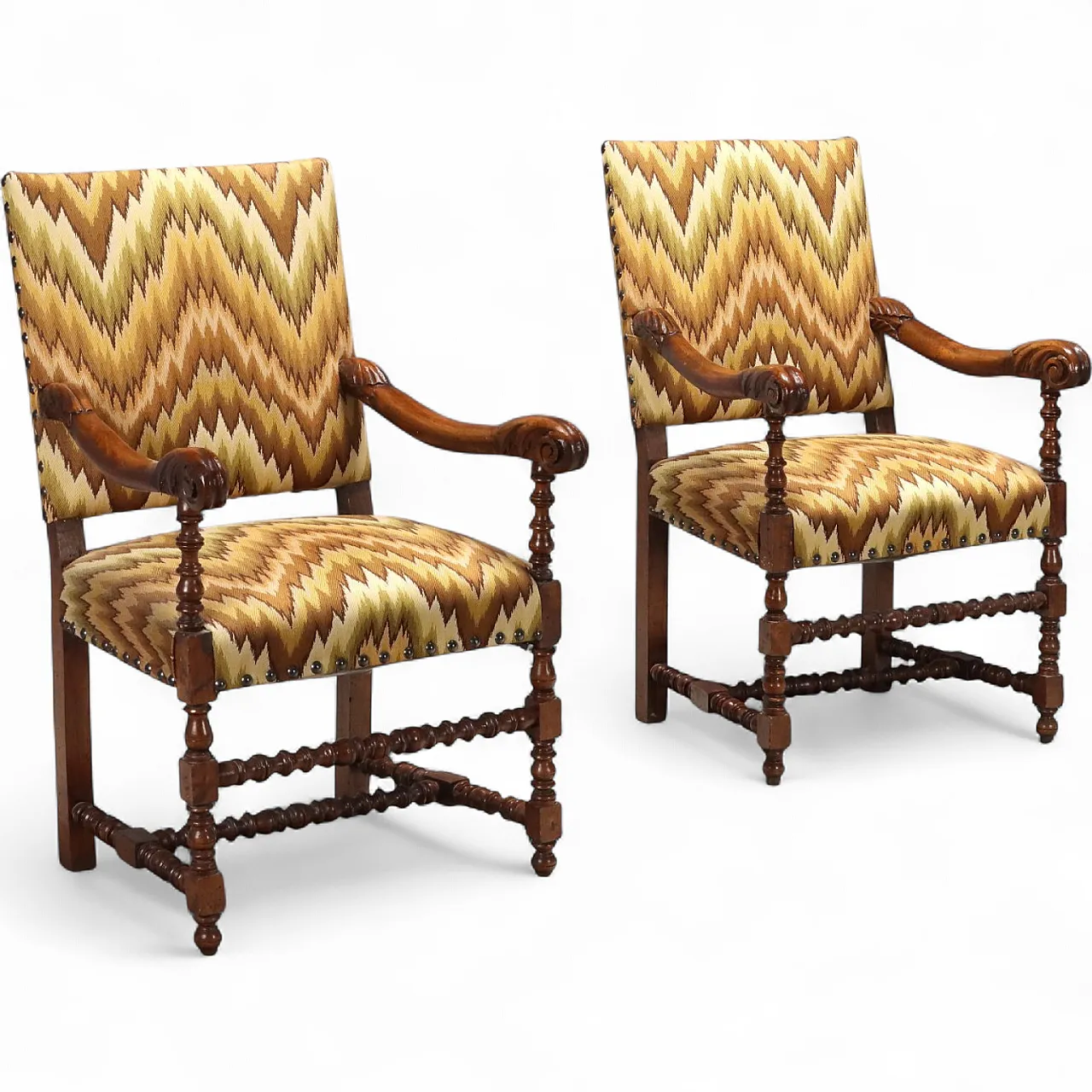Pair of Baroque armchairs in beech and lime, early 18th century 9