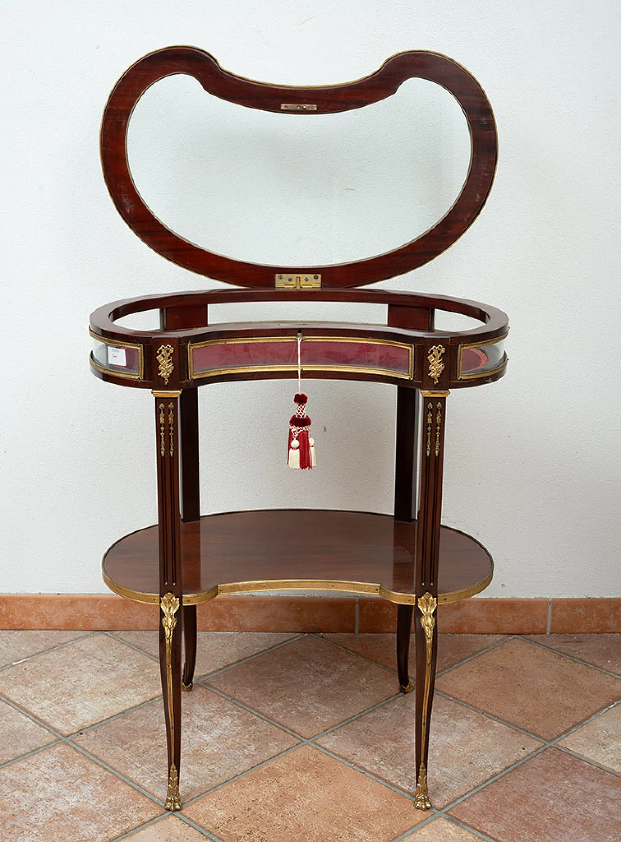 Showcase/Noticeboard Napoleon III in mahogany with inserts of bro elements 2