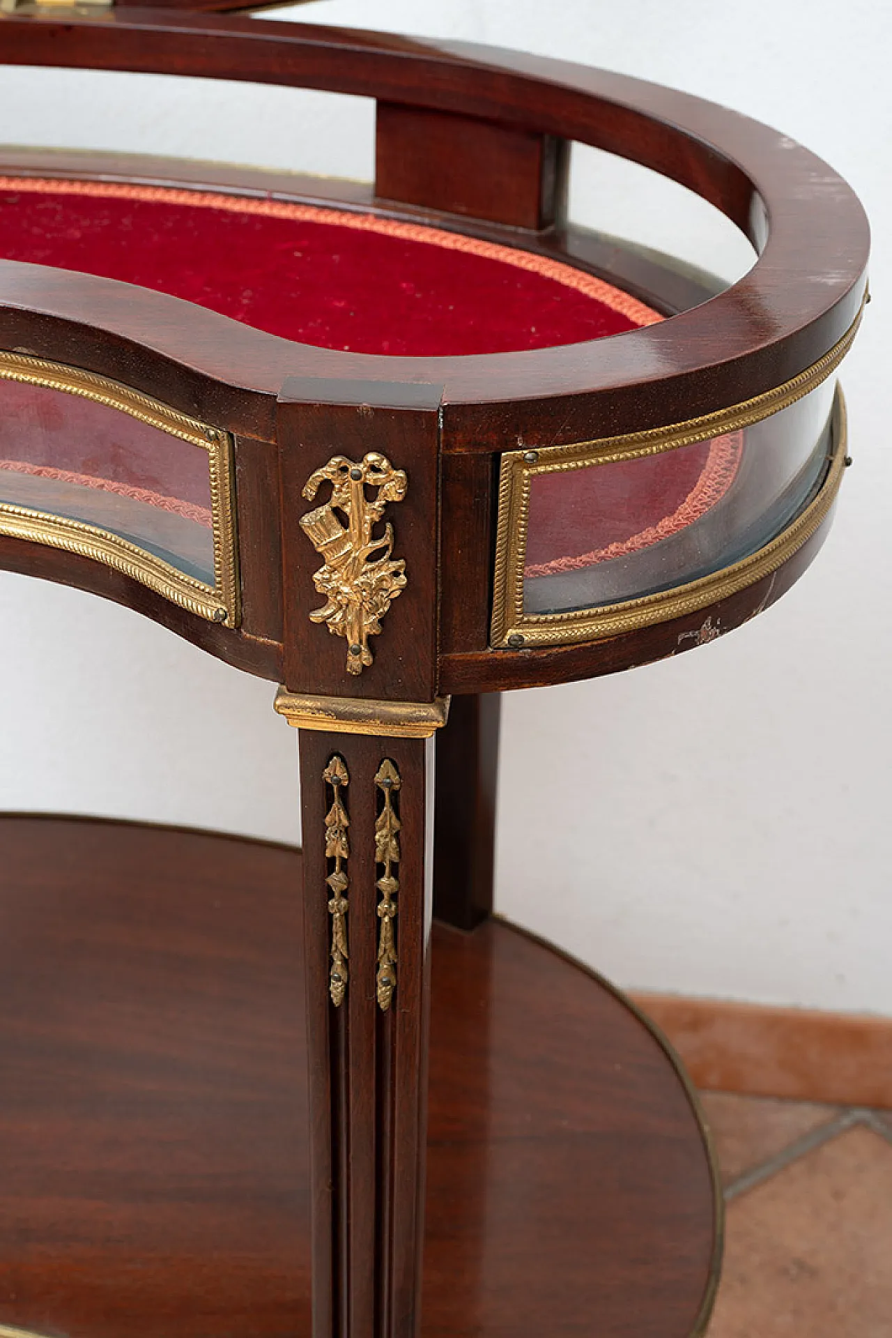 Showcase/Noticeboard Napoleon III in mahogany with inserts of bro elements 4