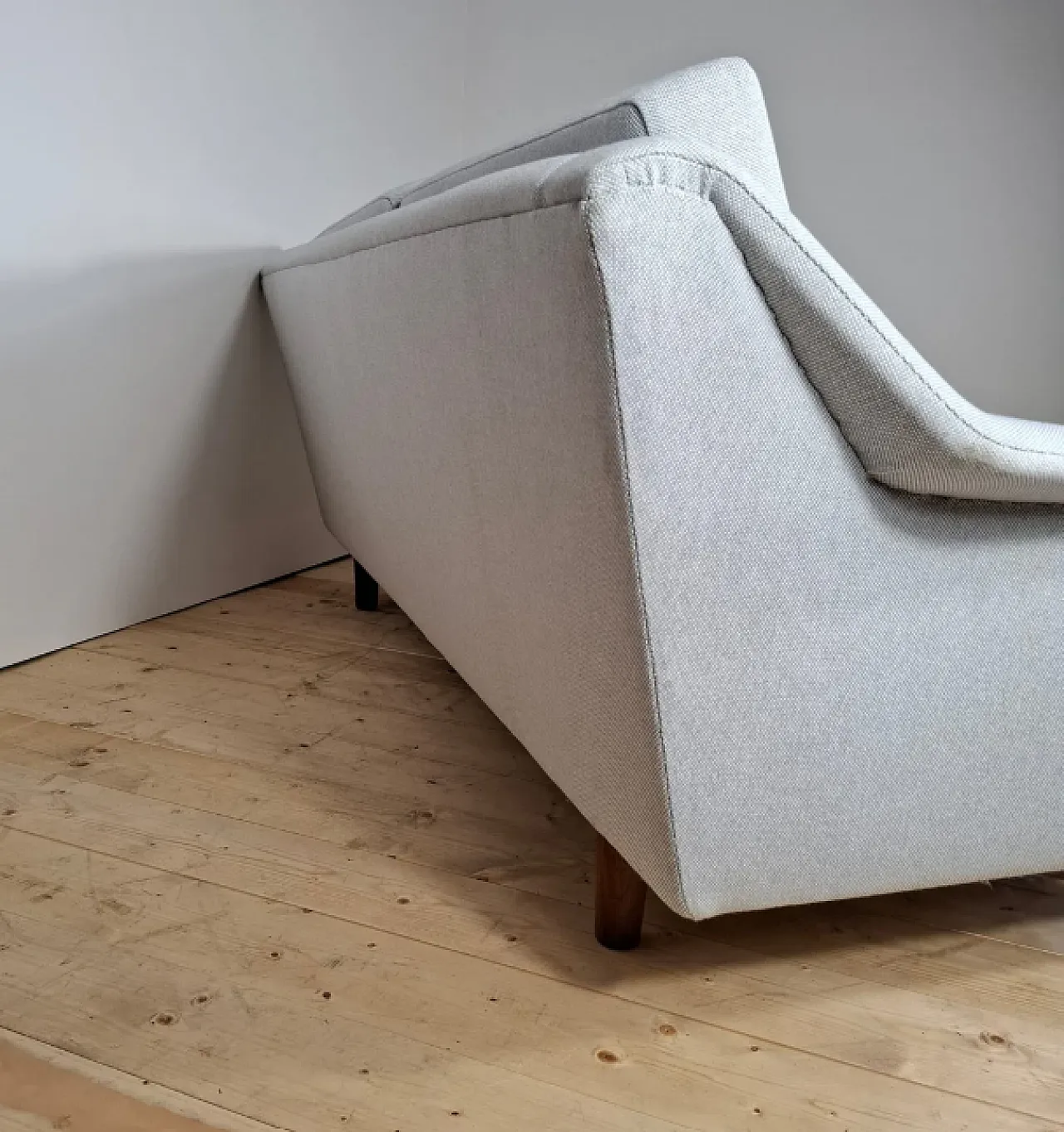 Divano a due posti rivestito in tessuto Kvadrat, metà '900 3