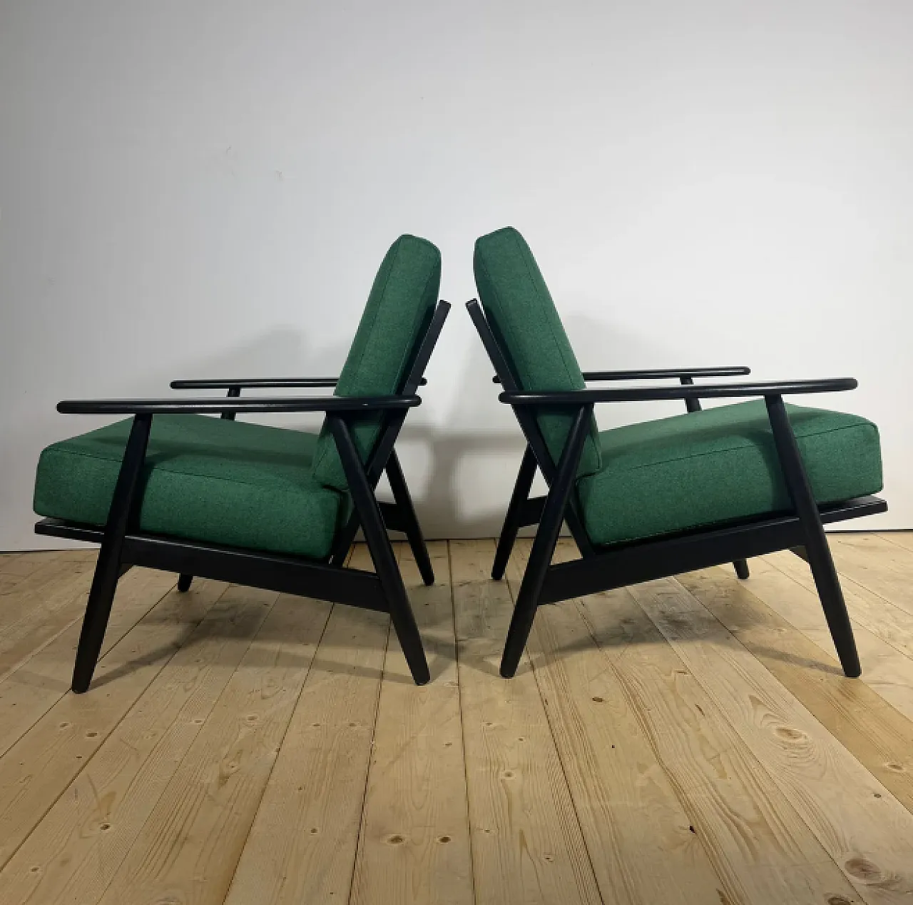 Coppia di poltrone in teak e tessuto, anni ’60 1