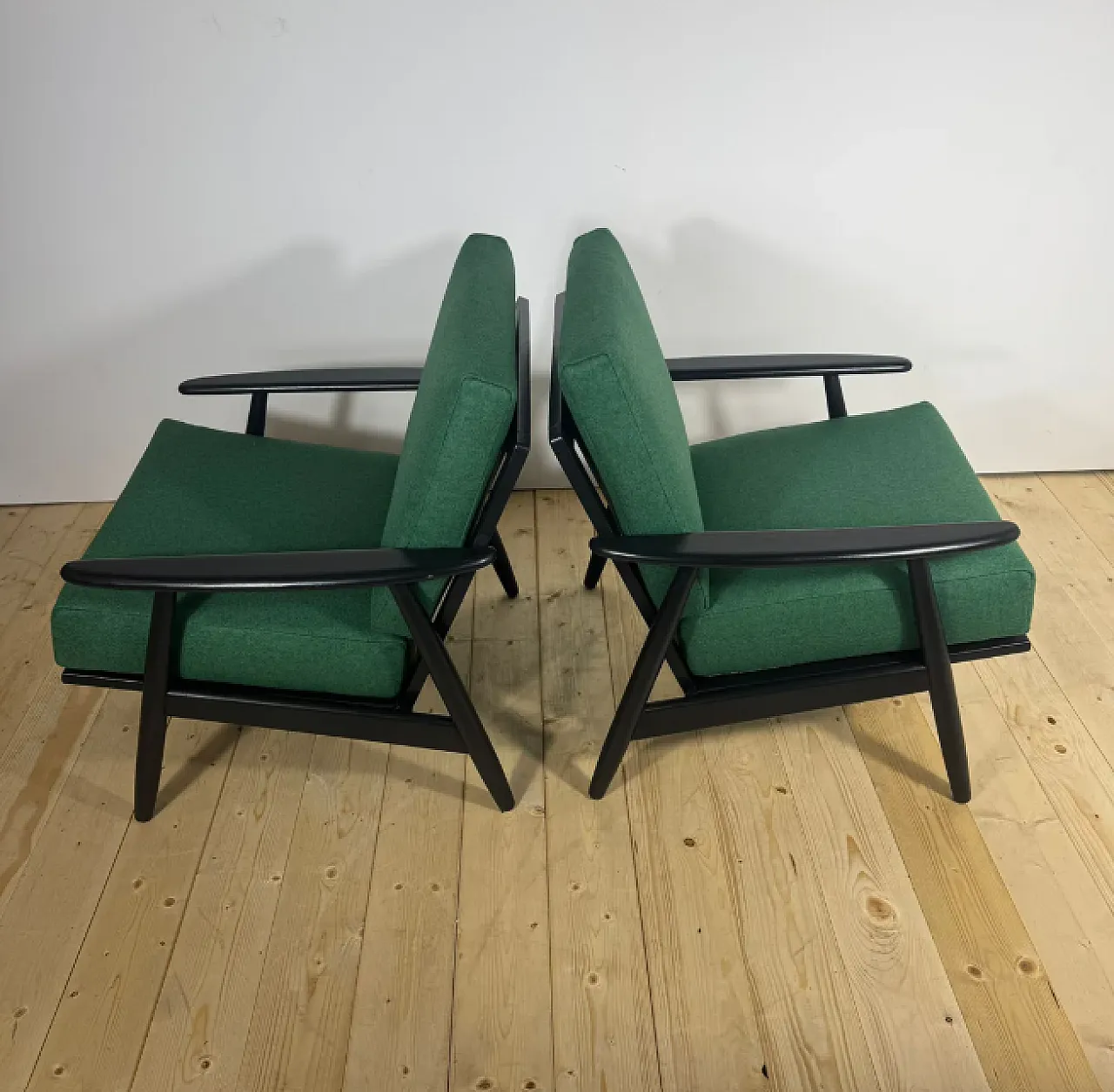 Coppia di poltrone in teak e tessuto, anni ’60 2