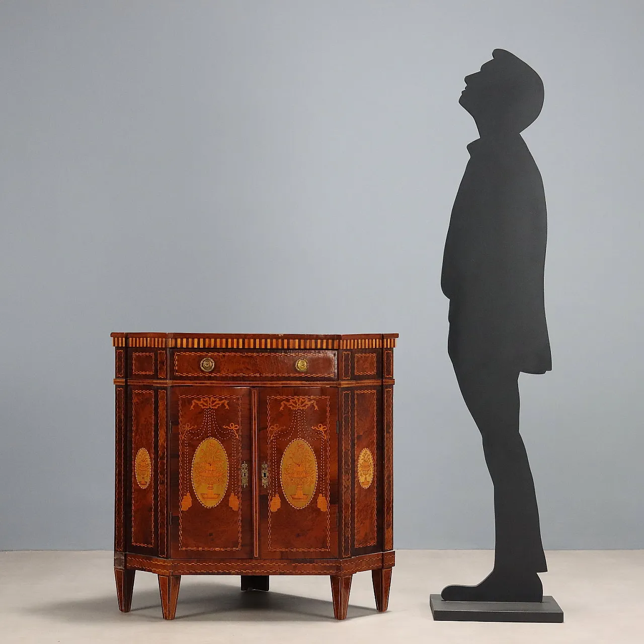Neoclassical style corner cupboard, 19th century 3