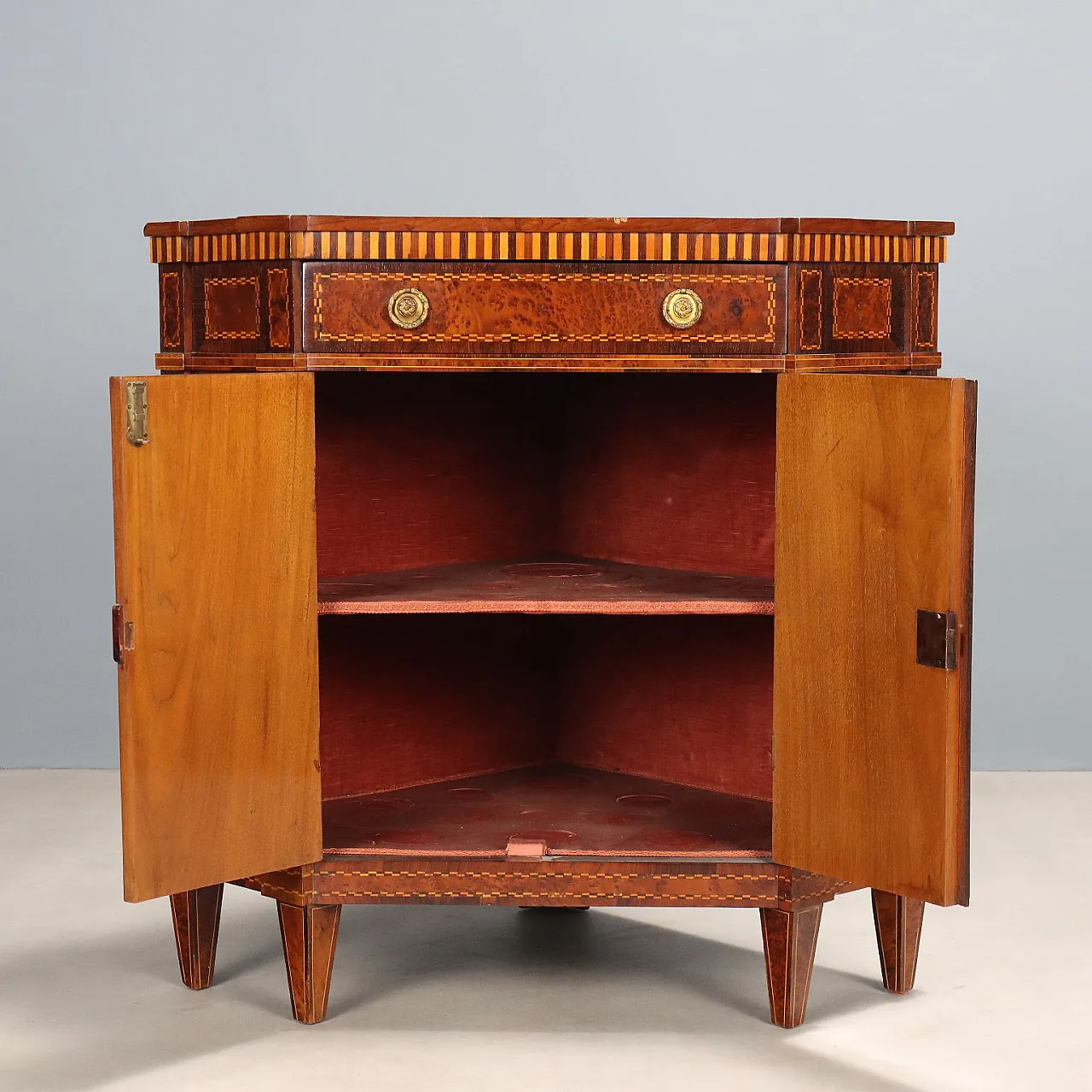 Neoclassical style corner cupboard, 19th century 4