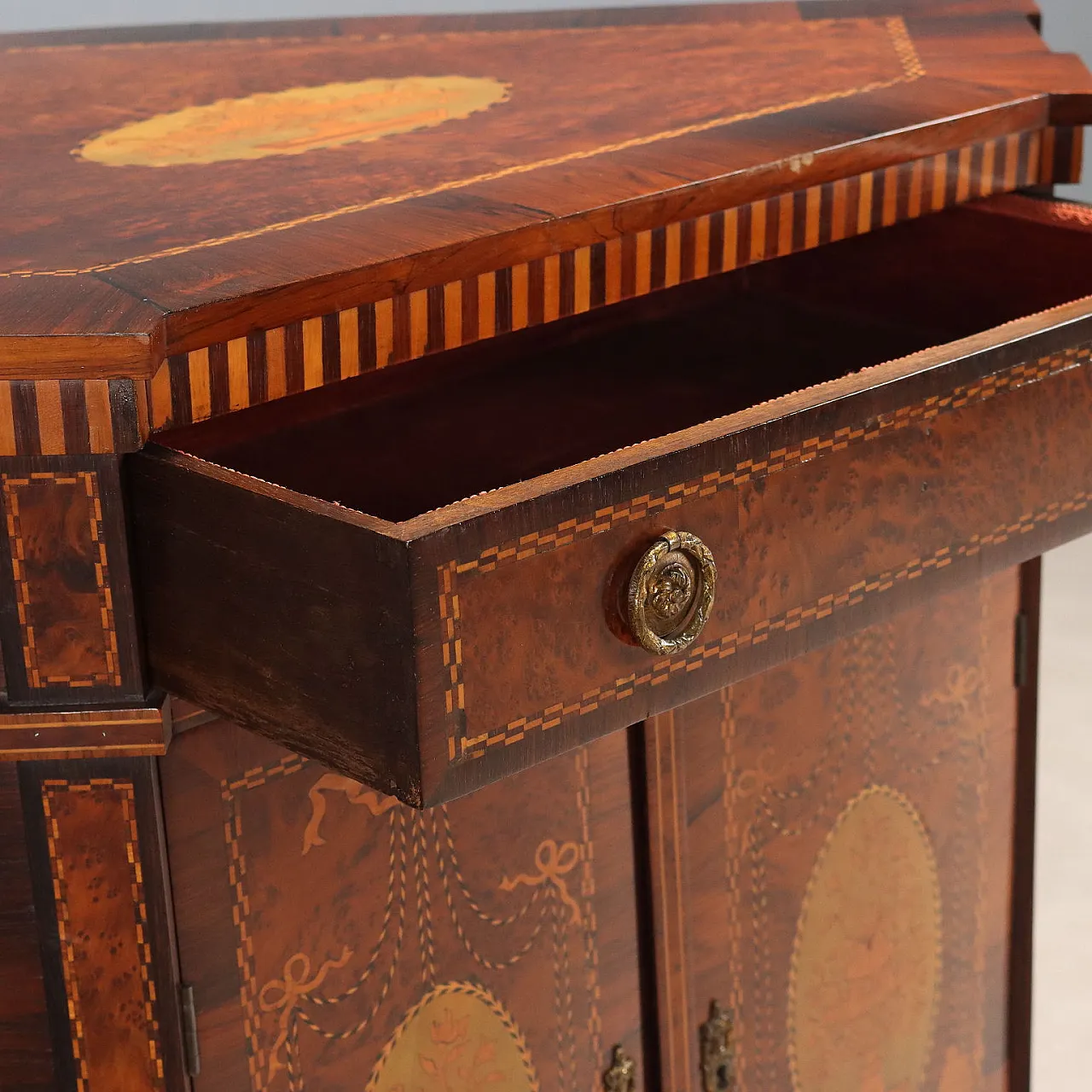 Neoclassical style corner cupboard, 19th century 7