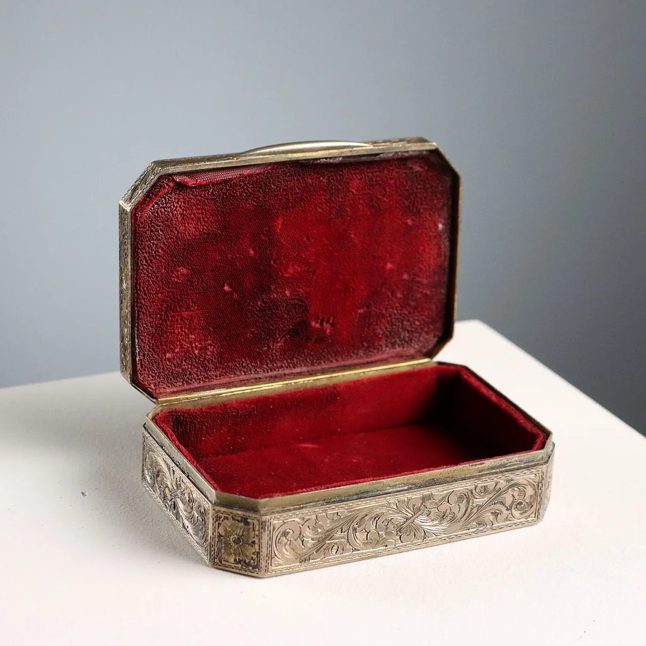 Jewelery box in silver and glass stones, 20th century 7