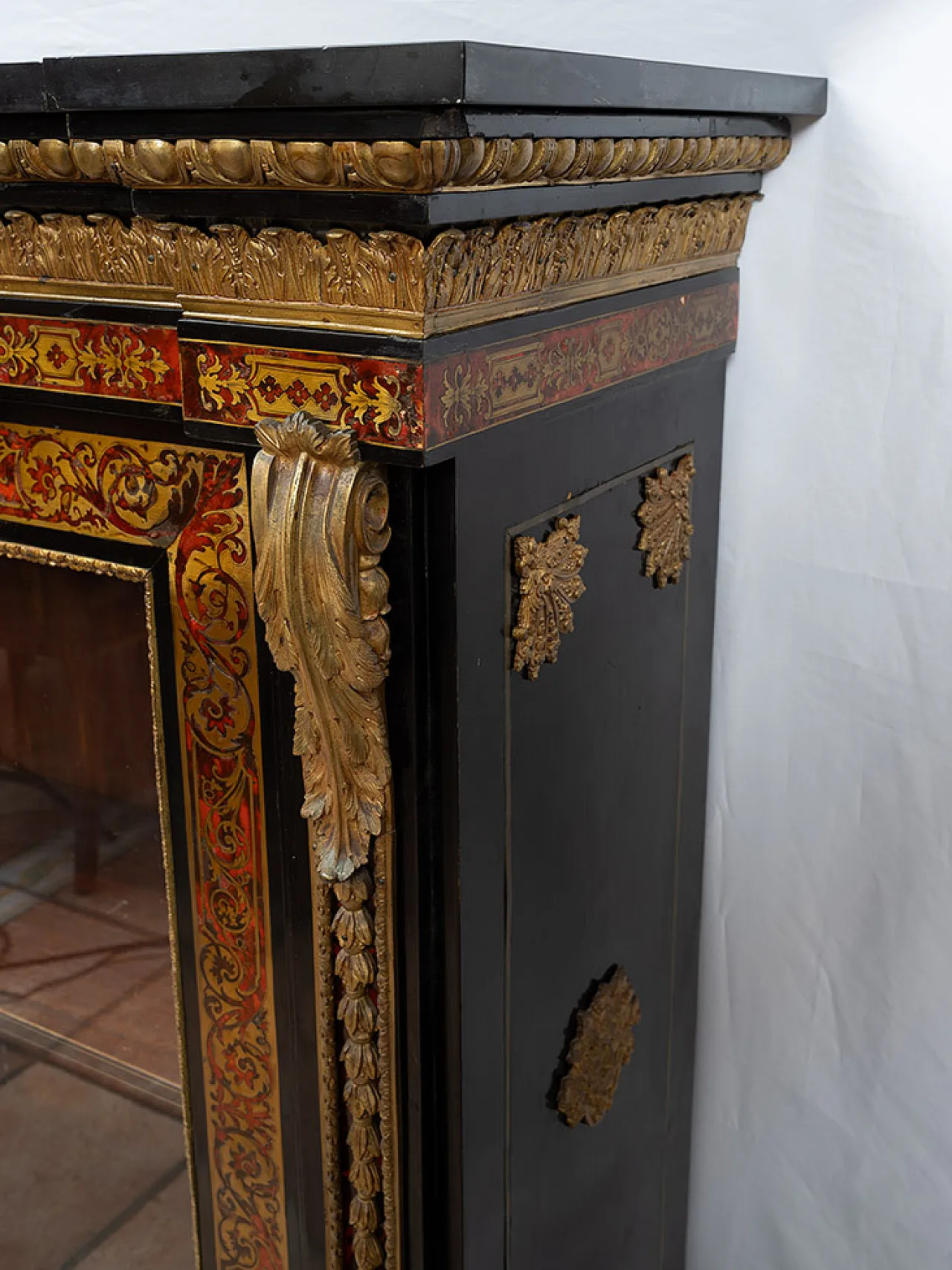 Boulle display case, 19th century 3