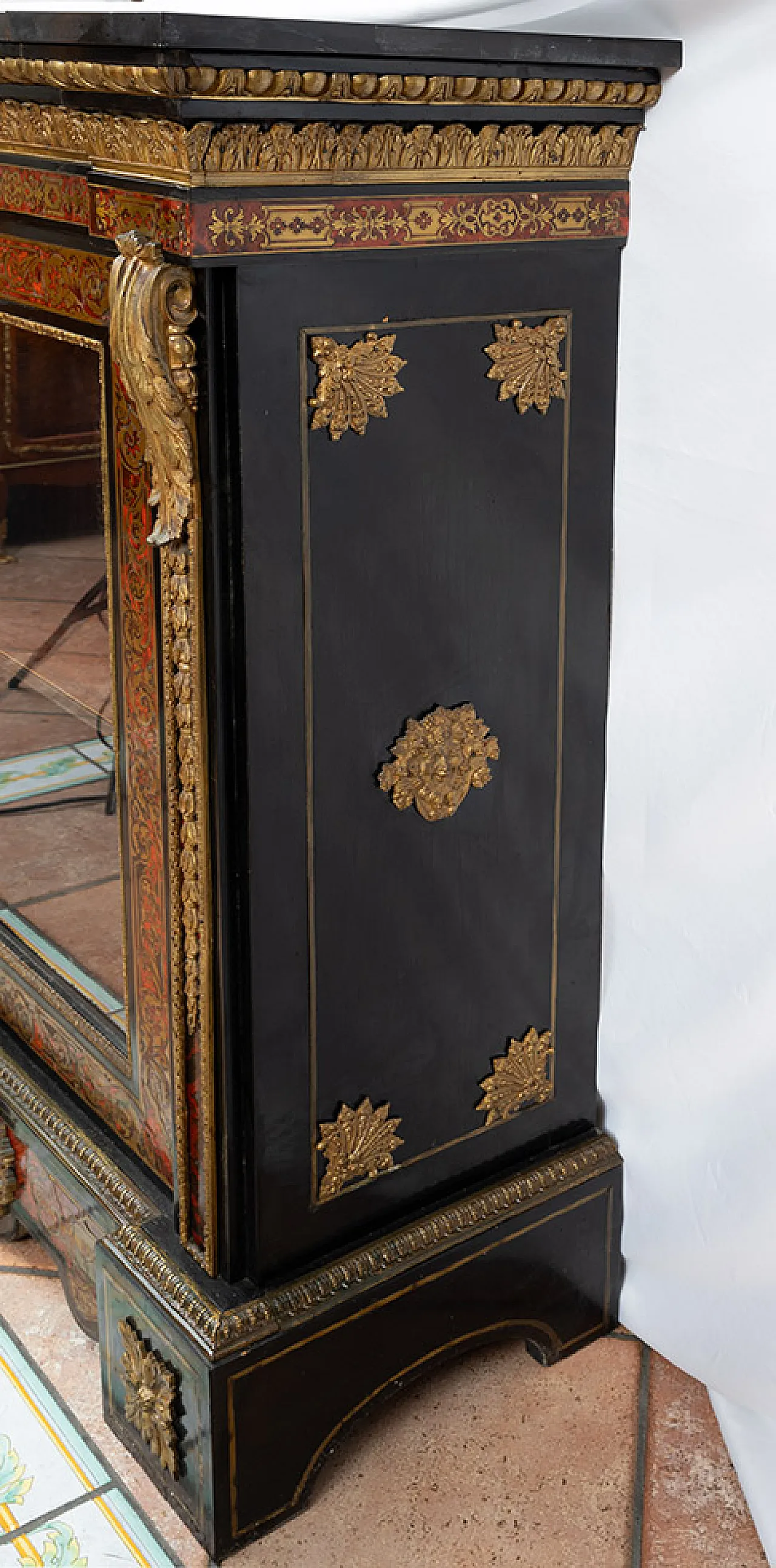 Boulle display case, 19th century 5