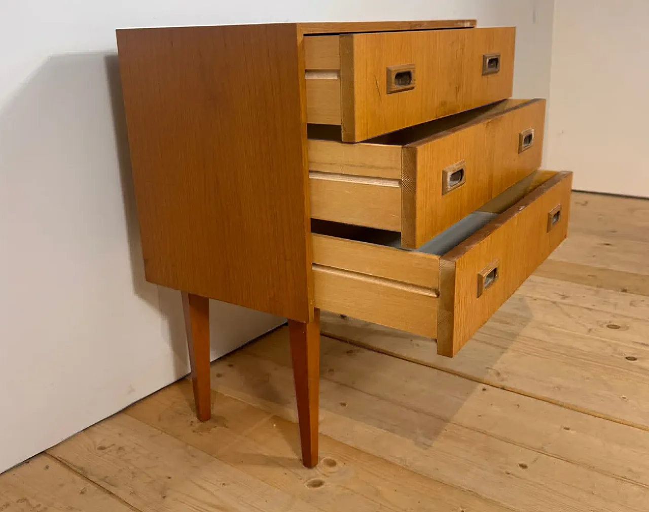 Comodino in rovere, anni ’60 3