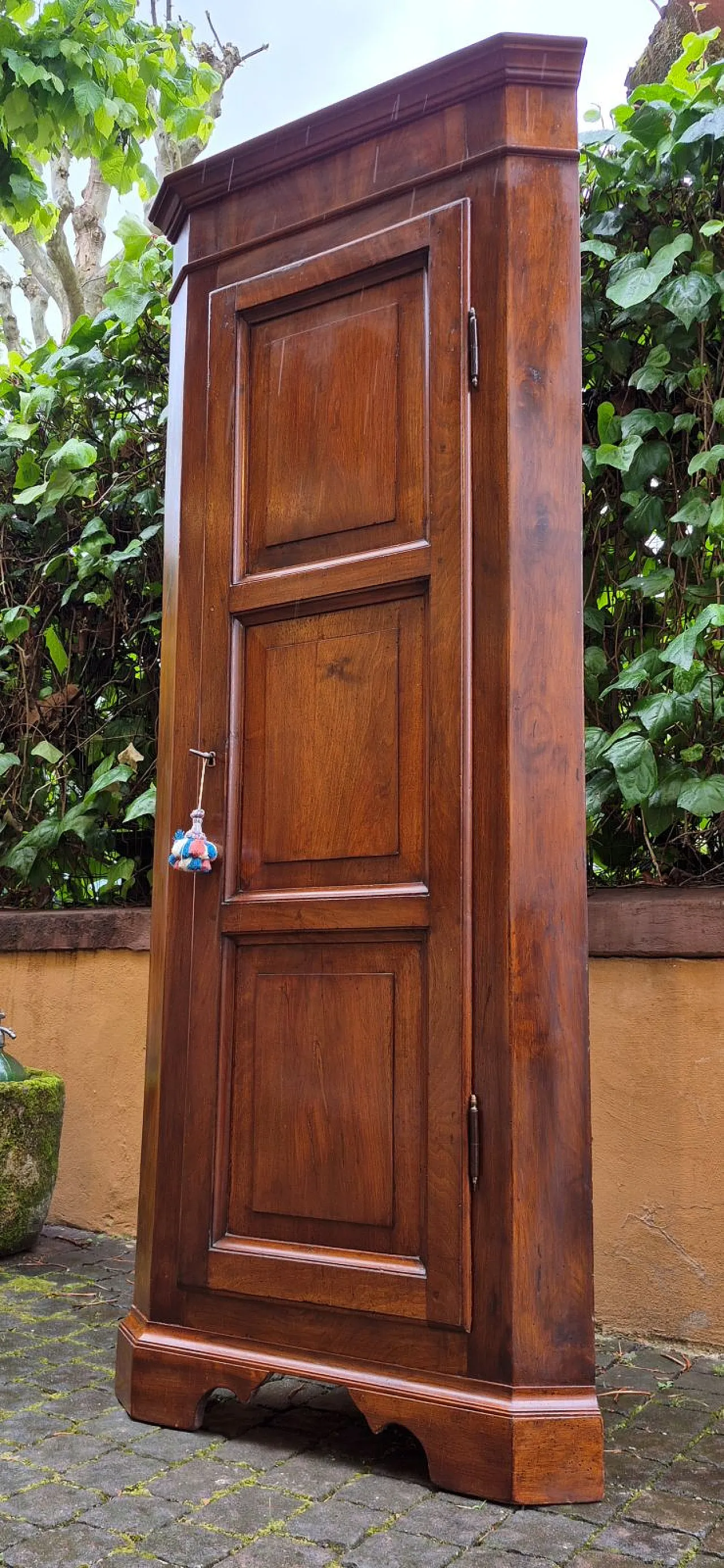Cantonal walnut corner panel, late 19th century 5