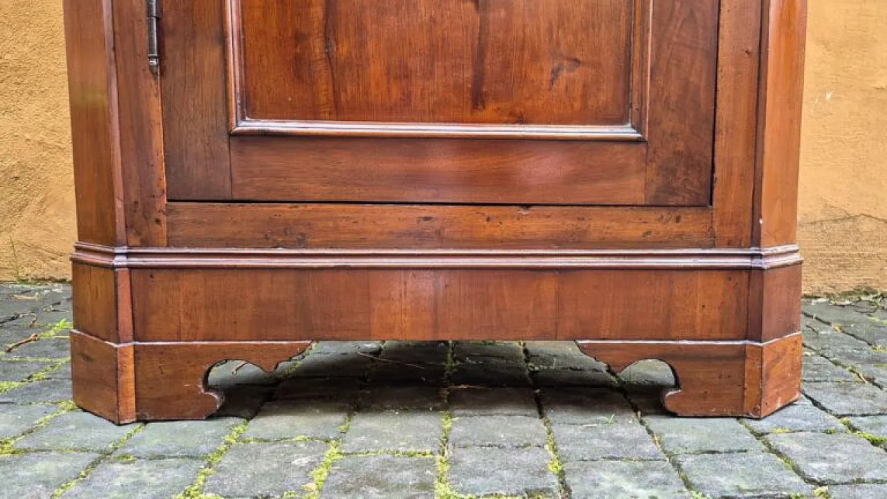 Cantonal walnut cornerboard, late 19th century 4