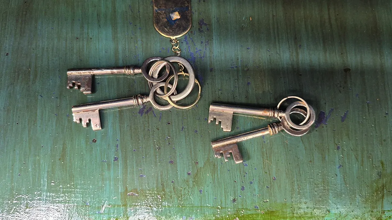 Safe with double key mechanism, 19th century 10