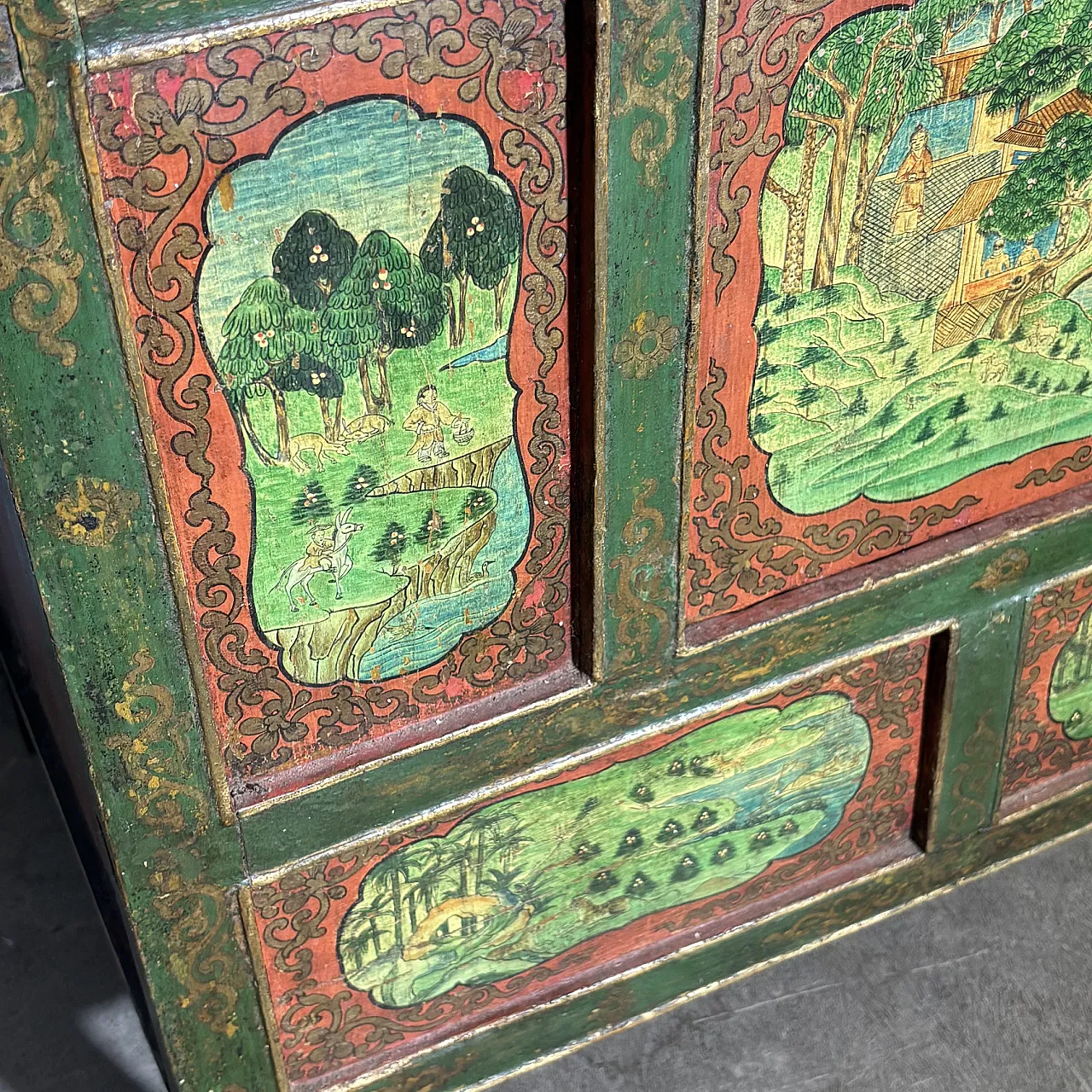 Tibetan sideboard in red and green lacquer, early 20th century 5