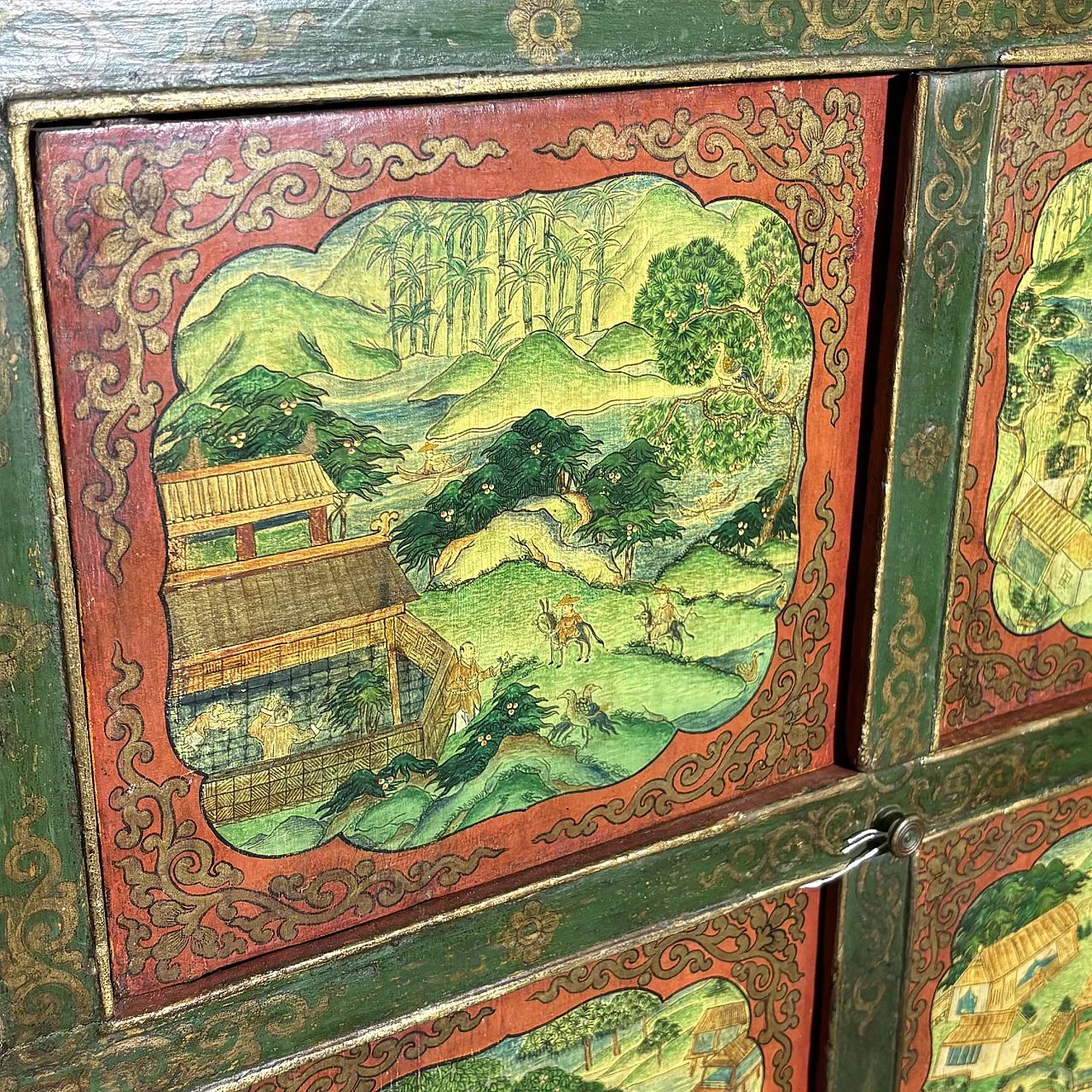 Tibetan sideboard in red and green lacquer, early 20th century 7
