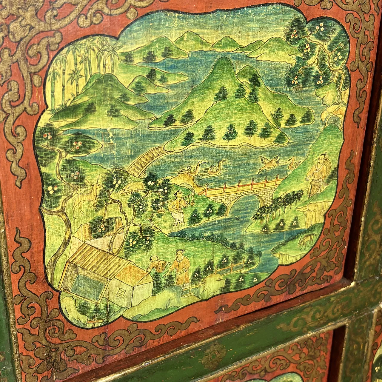 Tibetan sideboard in red and green lacquer, early 20th century 8