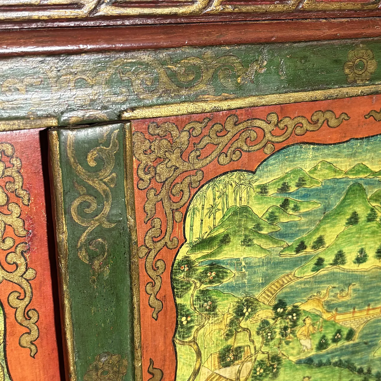 Tibetan sideboard in red and green lacquer, early 20th century 9