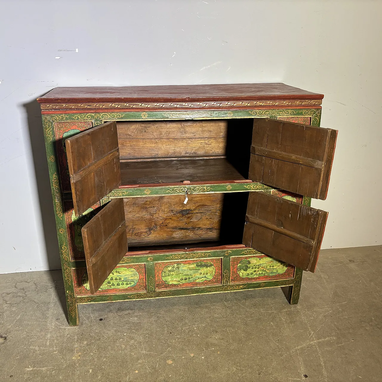 Tibetan sideboard in red and green lacquer, early 20th century 11