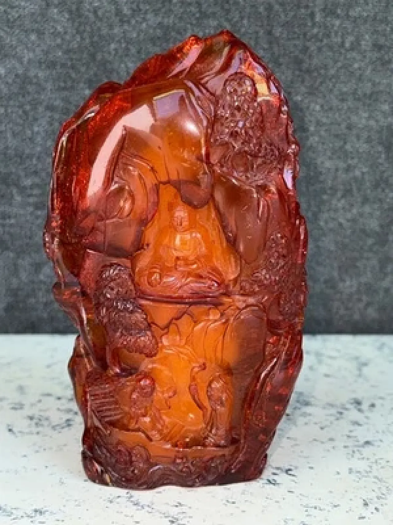 Antico paesaggio cinese scolpito in ambra con Buddha Dinastia Qing 6