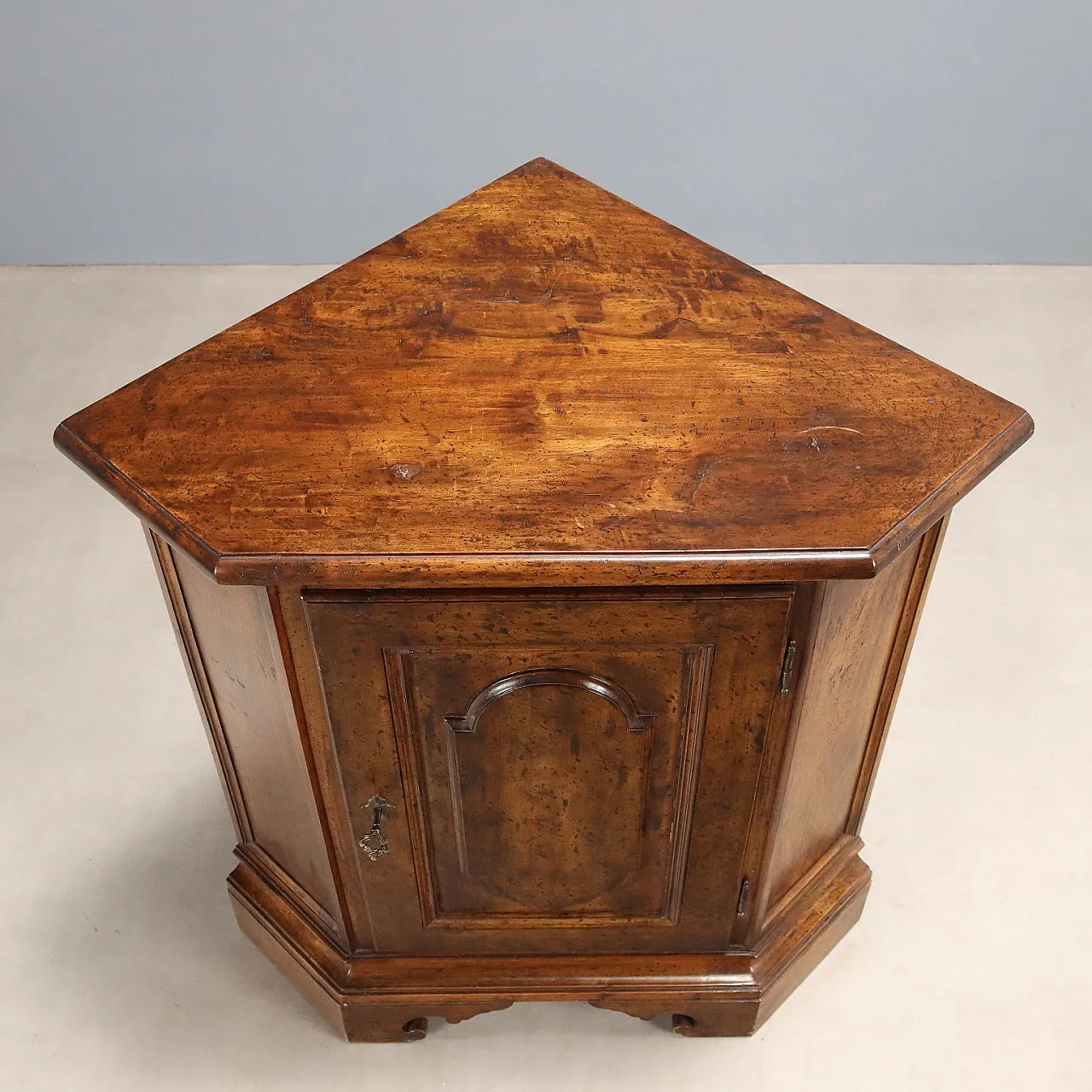 Baroque style corner unit in walnut, mid-20th century 8