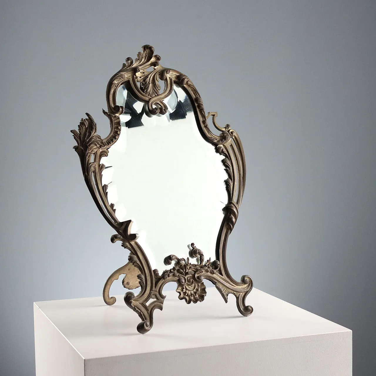 Specchio da tavolo in bronzo in stile Rococò, '900 1