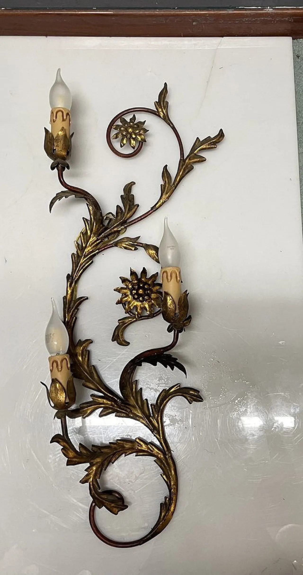 Pair of large Florentine sconces in golden metal, Italy, 1950s 4