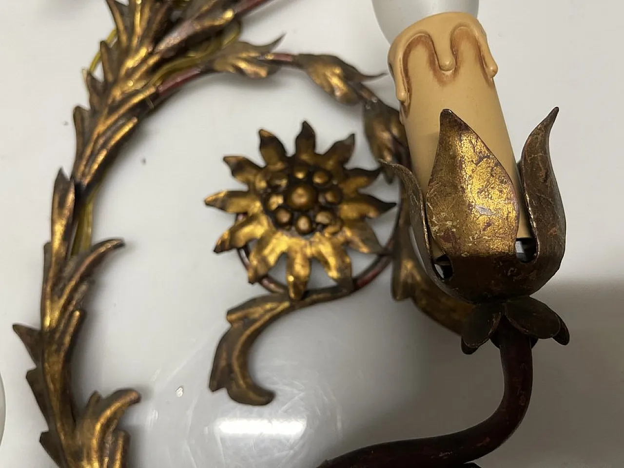 Pair of large Florentine sconces in golden metal, Italy, 1950s 8