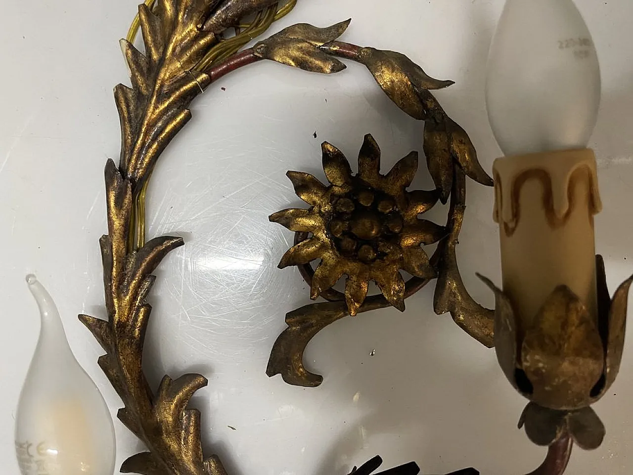 Pair of large Florentine sconces in golden metal, Italy, 1950s 13