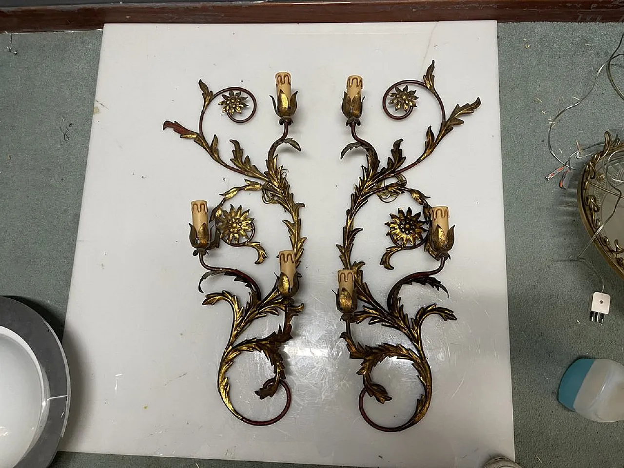 Pair of large Florentine sconces in golden metal, Italy, 1950s 14