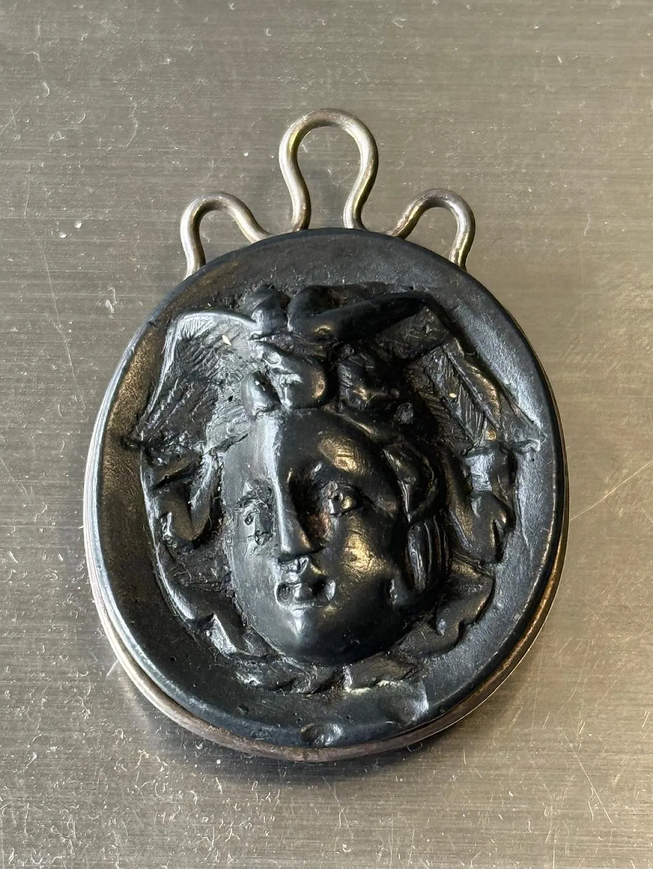 Antico pendente Medusa in argento romano Gorgoneion autentico 6