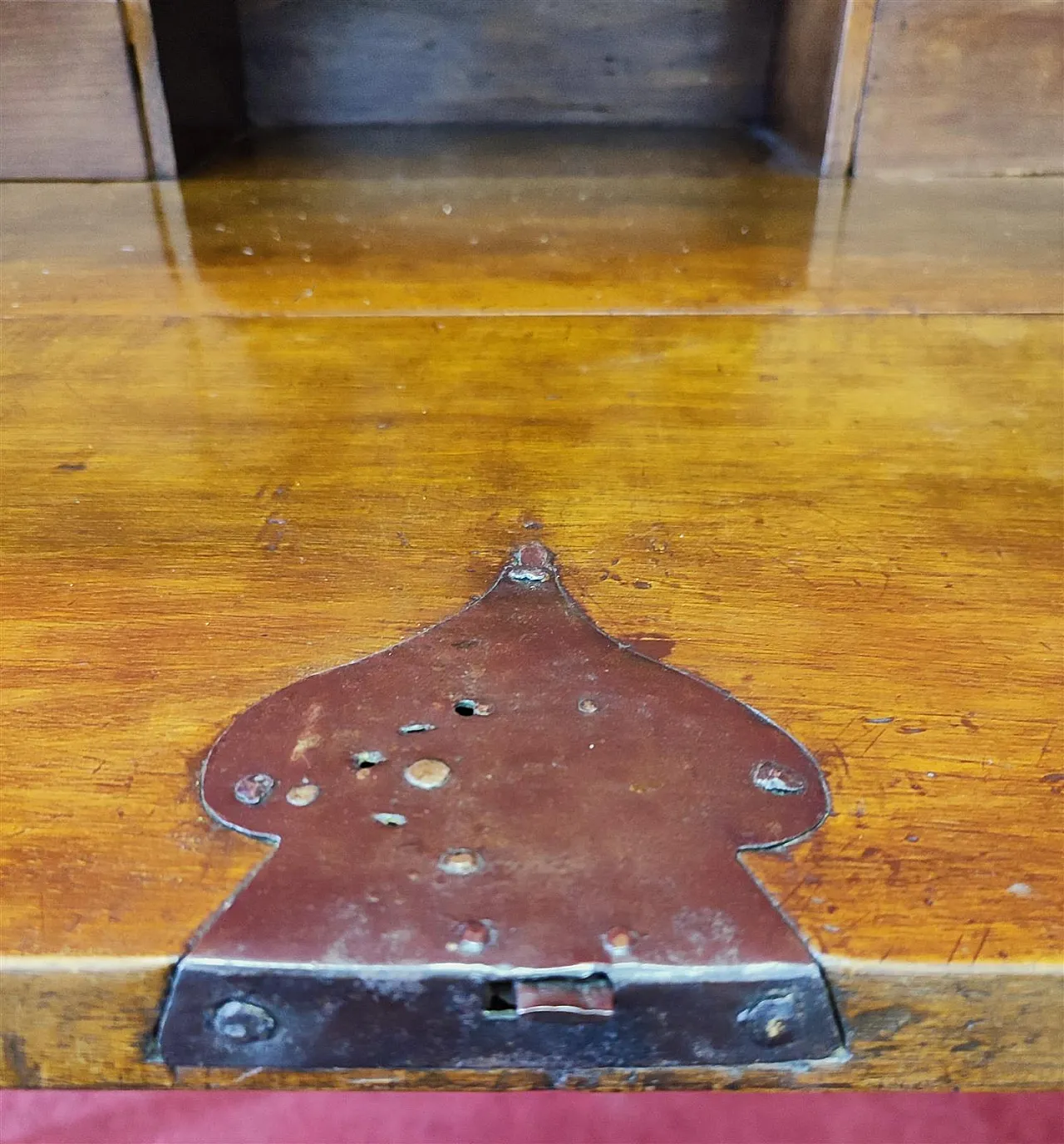 Walnut drop-leaf writing desk, 18th century 4